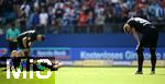 06.04.2024, Fussball 2. Bundesliga 2023/2024, 28. Spieltag, Hamburger SV - 1. FC Kaiserslautern, im Volksparkstadion Hamburg. (L-R) Filip Kaloc (Kaiserslautern) und Jan Elvedi (Kaiserslautern) enttuscht


