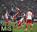 17.04.2024,  Fussball UEFA Championsleague 2023/2024: Viertelfinale,  FC Bayern Mnchen - FC Arsenal London, in der Allianz-Arena Mnchen. Eric Dier (FC Bayern Mnchen) gegen Declan Rice (FC Arsenal) 

