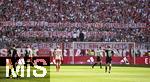 27.04.2024, Fussball 1. Bundesliga 2023/2024, 31.Spieltag, FC Bayern Mnchen - Eintracht Frankfurt, in der Allianz-Arena Mnchen. Die Bayern Fans halten Spruchbnder hoch. 

