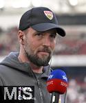 04.05.2024, Fussball 1. Bundesliga 2023/2024, 32.Spieltag, VfB Stuttgart - FC Bayern Mnchen, in der MHP-Arena in Stuttgart. Trainer Sebastian Hoene (Stuttgart) nachdenklich

