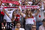 04.05.2024, Fussball 1. Bundesliga 2023/2024, 32.Spieltag, VfB Stuttgart - FC Bayern Mnchen, in der MHP-Arena in Stuttgart. Stuttgarter Fans singen die Hymne, und prsentieren ihre Fanschals.