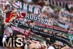 10.05.2024, Fussball 1. Bundesliga 2023/2024, 33.Spieltag, FC Augsburg - VfB Stuttgart, in der WWK-Arena Augsburg, Die Augsburg Fans feiern mit Schals


