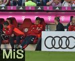 12.05.2024, Fussball 1. Bundesliga 2023/2024, 33.Spieltag, FC Bayern Mnchen - VfL Wolfsburg, in der Allianz-Arena Mnchen.   Trainer Thomas Tuchel (FC Bayern Mnchen) hat Spass


