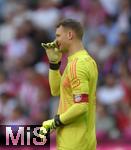 12.05.2024, Fussball 1. Bundesliga 2023/2024, 33.Spieltag, FC Bayern Mnchen - VfL Wolfsburg, in der Allianz-Arena Mnchen.   Torwart Manuel Neuer (FC Bayern Mnchen) schaut nachdenklich.


