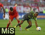 12.05.2024, Fussball 1. Bundesliga 2023/2024, 33.Spieltag, FC Bayern Mnchen - VfL Wolfsburg, in der Allianz-Arena Mnchen.   v.l. Aleksandar Pavlovic (Bayern Mnchen)  gegen Ridle Baku (Wolfsburg) 


