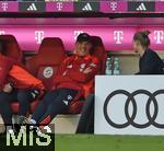 12.05.2024, Fussball 1. Bundesliga 2023/2024, 33.Spieltag, FC Bayern Mnchen - VfL Wolfsburg, in der Allianz-Arena Mnchen.  Trainer Thomas Tuchel (FC Bayern Mnchen) hat sichtlich Spass


