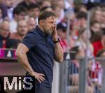 12.05.2024, Fussball 1. Bundesliga 2023/2024, 33.Spieltag, FC Bayern Mnchen - VfL Wolfsburg, in der Allianz-Arena Mnchen. Trainer Ralph Hasenhttl (Wolfsburg) nachdenklich 

