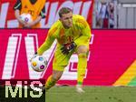 12.05.2024, Fussball 1. Bundesliga 2023/2024, 33.Spieltag, FC Bayern Mnchen - VfL Wolfsburg, in der Allianz-Arena Mnchen. Torwart Daniel Peretz (FC Bayern Mnchen) am Ball 

