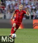 12.05.2024, Fussball 1. Bundesliga 2023/2024, 33.Spieltag, FC Bayern Mnchen - VfL Wolfsburg, in der Allianz-Arena Mnchen. Konrad Laimer (FC Bayern Mnchen) am Ball 

