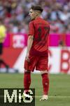 12.05.2024, Fussball 1. Bundesliga 2023/2024, 33.Spieltag, FC Bayern Mnchen - VfL Wolfsburg, in der Allianz-Arena Mnchen. Bryan Zaragoza (FC Bayern Mnchen) von hinten

