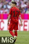 12.05.2024, Fussball 1. Bundesliga 2023/2024, 33.Spieltag, FC Bayern Mnchen - VfL Wolfsburg, in der Allianz-Arena Mnchen. Bryan Zaragoza (FC Bayern Mnchen) von hinten

