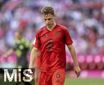 12.05.2024, Fussball 1. Bundesliga 2023/2024, 33.Spieltag, FC Bayern Mnchen - VfL Wolfsburg, in der Allianz-Arena Mnchen. Joshua Kimmich (FC Bayern Mnchen) nachdenklich  

