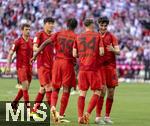 12.05.2024, Fussball 1. Bundesliga 2023/2024, 33.Spieltag, FC Bayern Mnchen - VfL Wolfsburg, in der Allianz-Arena Mnchen. Torjubel v.li: Thomas Mller (FC Bayern Mnchen), Dayot Upamecano (FC Bayern Mnchen), Mathys Tel (Bayern Mnchen), Lovro Zvonarek (FC Bayern Mnchen), Aleksandar Pavlovic (Bayern Mnchen)  

