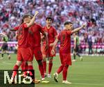 12.05.2024, Fussball 1. Bundesliga 2023/2024, 33.Spieltag, FC Bayern Mnchen - VfL Wolfsburg, in der Allianz-Arena Mnchen. Bryan Zaragoza (re, FC Bayern Mnchen) Torjubel 

