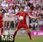 12.05.2024, Fussball 1. Bundesliga 2023/2024, 33.Spieltag, FC Bayern Mnchen - VfL Wolfsburg, in der Allianz-Arena Mnchen. Thomas Mller (FC Bayern Mnchen) am Ball 

