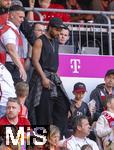 12.05.2024, Fussball 1. Bundesliga 2023/2024, 33.Spieltag, FC Bayern Mnchen - VfL Wolfsburg, in der Allianz-Arena Mnchen. Serge Gnabry (FC Bayern Mnchen) auf der Tribne als Zuschauer.

