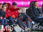 12.05.2024, Fussball 1. Bundesliga 2023/2024, 33.Spieltag, FC Bayern Mnchen - VfL Wolfsburg, in der Allianz-Arena Mnchen. Trainerbank, mit Sportdirektor Christoph Freund (Bayern Mnchen), Trainer Thomas Tuchel (FC Bayern Mnchen) 

