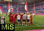 12.05.2024, Fussball 1. Bundesliga 2023/2024, 33.Spieltag, FC Bayern Mnchen - VfL Wolfsburg, in der Allianz-Arena Mnchen. Schlussjubel der Bayern nach dem Spiel, Bayern-Ultras waren auch dabei, fr eine kurze Ansprache an die Bayernspieler.

