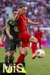 12.05.2024, Fussball 1. Bundesliga 2023/2024, 33.Spieltag, FC Bayern Mnchen - VfL Wolfsburg, in der Allianz-Arena Mnchen. Lovro Zvonarek (FC Bayern Mnchen) am Ball 

