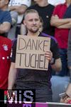 12.05.2024, Fussball 1. Bundesliga 2023/2024, 33.Spieltag, FC Bayern Mnchen - VfL Wolfsburg, in der Allianz-Arena Mnchen. DANKE TUCHEL, Fan bedankt sich bei Trainer Thomas Tuchel (FC Bayern Mnchen)  

