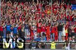 18.05.2024, Fussball 1. Bundesliga 2023/2024, 34.Spieltag, 1.FC Heidenheim - 1.FC Kln, in der Voith-Arena (Heidenheim). Nach dem Spiel feiern die Heidenheimer Spieler gemeinsam mit ihren Fans auf dem Zaun.



