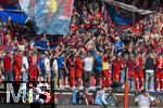 18.05.2024, Fussball 1. Bundesliga 2023/2024, 34.Spieltag, 1.FC Heidenheim - 1.FC Kln, in der Voith-Arena (Heidenheim). Nach dem Spiel feiern die Heidenheimer Spieler gemeinsam mit ihren Fans auf dem Zaun.



