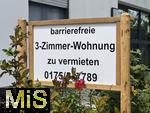 21.05.2024, Mieten in Bayern. Angebotsschild einer Mietswohnung. Barrierefreie 3-Zimmer-Wohnung zu vermieten.