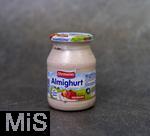 01.06.2024,  Joghurt von Ehrmann Almighurt Erdbeere im Mehrweg-Glas mit Schraubdeckel.