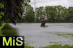01.06.2024, Bad Wrishofen im Unterallgu, Hochwasser nach andauernden Regenfllen, der Wrthbach hat die den Sportplatz von Kirchdorf berschwemmt.   