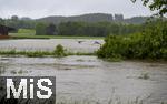 01.06.2024, Bad Wrishofen im Unterallgu, Hochwasser nach andauernden Regenfllen, der Wrthbach hat die Wiesen vor der Autobahn A96 zum Skylinepark bei Kirchdorf berschwemmt.  