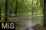 01.06.2024, Bad Wrishofen im Unterallgu,  Andauernde Regenflle bescheren dem Kurpark berschwemmte Wege und Wiesen.