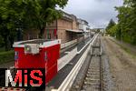 03.06.2024, Bahnhof in Bad Woerishofen, Groe Umbauarbeiten am Gleis, die Bahnsteige wurden erhoeht. Der Zugverkehr ist wieder aufgenommen. Links das rote Haeuschen der Video-Reiseauskunft.