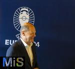 03.06.2024, Fussball Europameisterschaft 2024,  Besuch von Bundeskanzler Olaf Scholz  im EM-Stadion Mnchen Fuball Arena.  Hier beim Gesprch mit einer Abordnung von Volunteers 
