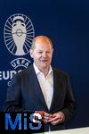 03.06.2024, Fussball Europameisterschaft 2024,  Besuch von Bundeskanzler Olaf Scholz  im EM-Stadion Mnchen Fuball Arena.  Hier beim Gesprch mit einer Abordnung von Volunteers und Philipp Lahm.  
