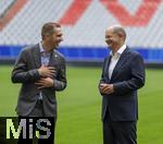 03.06.2024, Fussball Europameisterschaft 2024,  Besuch von Bundeskanzler Olaf Scholz  im EM-Stadion Mnchen Fuball Arena.  Hier beim Gesprch mit Greenkeepern der Allianz Arena und Philipp Lahm und Vorstandsvorsitzender Jan-Christian Dreesen (FC Bayern Mnchen) 