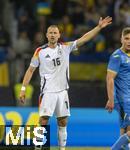 03.06.2024, Fussball Nationalteams Freundschaftsspiele 2024, Lnderspiel, Deutschland - Ukraine, im Max-Morlock-Stadion (Nrnberg). Waldemar Anton (Deutschland) gibt Handzeichen.