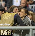 03.06.2024, Fussball Nationalteams Freundschaftsspiele 2024, Lnderspiel, Deutschland - Ukraine, im Max-Morlock-Stadion (Nrnberg).  David Raum (Deutschland) ksst seine Freundin Kathi nach dem Spiel.