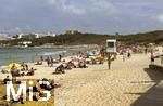 10.06.2024, Beliebtes Reiseziel der Deutschen, die Balearen-Insel Mallorca (Spanien).  Viele Urlauber am Strand Cala Agulla bei Cala Ratjada,  