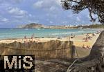 10.06.2024, Beliebtes Reiseziel der Deutschen, die Balearen-Insel Mallorca (Spanien).  Urlauber am Strand Cala Agulla bei Cala Ratjada,  