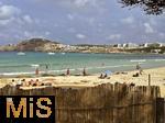 10.06.2024, Beliebtes Reiseziel der Deutschen, die Balearen-Insel Mallorca (Spanien).  Urlauber am Strand Cala Agulla bei Cala Ratjada,  