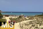 10.06.2024, Beliebtes Reiseziel der Deutschen, die Balearen-Insel Mallorca (Spanien).  Urlauber am Sonnigen Strand Cala Agulla bei Cala Ratjada,   