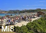 10.06.2024, Beliebtes Reiseziel der Deutschen, die Balearen-Insel Mallorca (Spanien).  Urlauber am Sonnigen Strand Cala Agulla bei Cala Ratjada,     