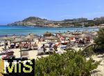 10.06.2024, Beliebtes Reiseziel der Deutschen, die Balearen-Insel Mallorca (Spanien).  Urlauber am Sonnigen Strand Cala Agulla bei Cala Ratjada,     