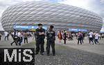 14.06.2024, Fussball UEFA EURO 2024, Vorrunde, 1.Spieltag, Erffnungsspiel Deutschland - Schottland, in der Fuball Arena Mnchen. Polizei sichern die Lage rund um das Stadion