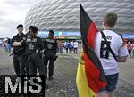 14.06.2024, Fussball UEFA EURO 2024, Vorrunde, 1.Spieltag, Erffnungsspiel Deutschland - Schottland, in der Fuball Arena Mnchen. Polizei sichern die Lage rund um das Stadion