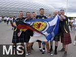 14.06.2024, Fussball UEFA EURO 2024, Vorrunde, 1.Spieltag, Erffnungsspiel Deutschland - Schottland, in der Fuball Arena Mnchen. Schottische Fans mit Kilts vor der Arena