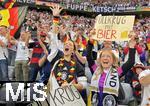 14.06.2024, Fussball UEFA EURO 2024, Vorrunde, 1.Spieltag, Erffnungsspiel Deutschland - Schottland, in der Fuball Arena Mnchen. Die deutschen Fans feiern die Mannschaft