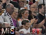 14.06.2024, Fussball UEFA EURO 2024, Vorrunde, 1.Spieltag, Erffnungsspiel Deutschland - Schottland, in der Fuball Arena Mnchen. Lena Wurzenberger (Deutschland) die Freundin von Trainer Julian Nagelsmann (Deutschland) kriegt das grinsen nicht mehr aus dem Gesicht. Sie strahlt.