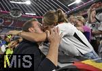 14.06.2024, Fussball UEFA EURO 2024, Vorrunde, 1.Spieltag, Erffnungsspiel Deutschland - Schottland, in der Fuball Arena Mnchen. Trainer Julian Nagelsmann (Deutschland) knutscht seine Lena Wurzenberger (Deutschland) die Freundin von Trainer Julian Nagelsmann (Deutschland) 