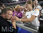 14.06.2024, Fussball UEFA EURO 2024, Vorrunde, 1.Spieltag, Erffnungsspiel Deutschland - Schottland, in der Fuball Arena Mnchen. Trainer Julian Nagelsmann (Deutschland) knutscht seine Lena Wurzenberger (Deutschland) die Freundin von Trainer Julian Nagelsmann (Deutschland) 